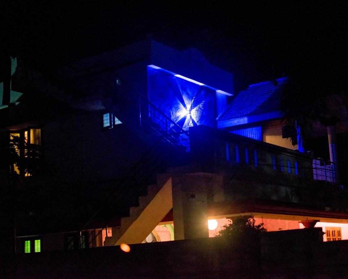 Hostelexp, Varkala - A Beach Town Hostel エクステリア 写真