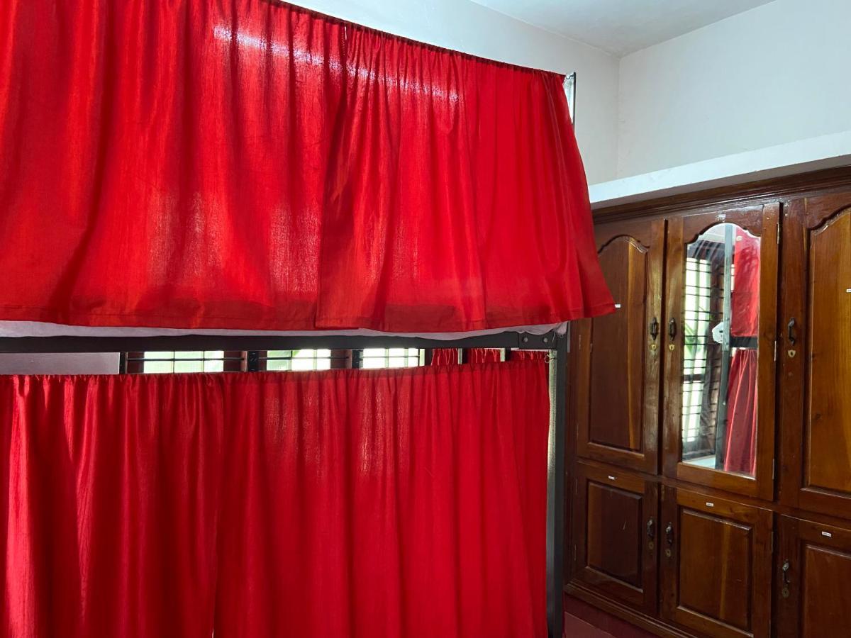 Hostelexp, Varkala - A Beach Town Hostel エクステリア 写真